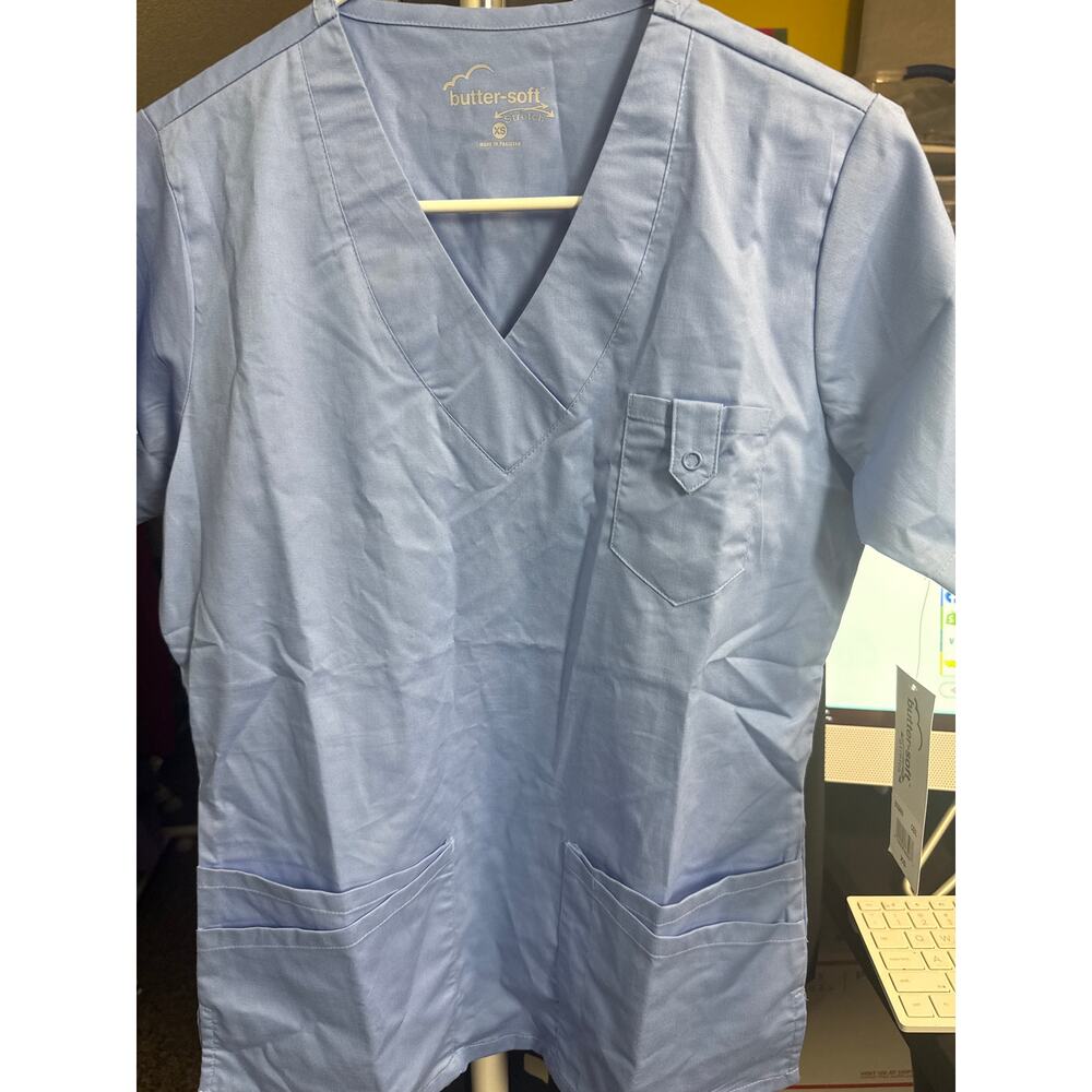 BN #41 NWT Butter-Soft Stretch Scrub Top XS Light Blue – Uniform Advantage